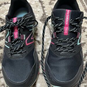 New Balance 410 V8 Trail Running Women’s Shoe, Size 8 Wide, Wore Once.